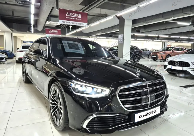 검은색 벤츠 S580 전면