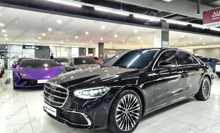 검은색 벤츠 S580 전면 측면