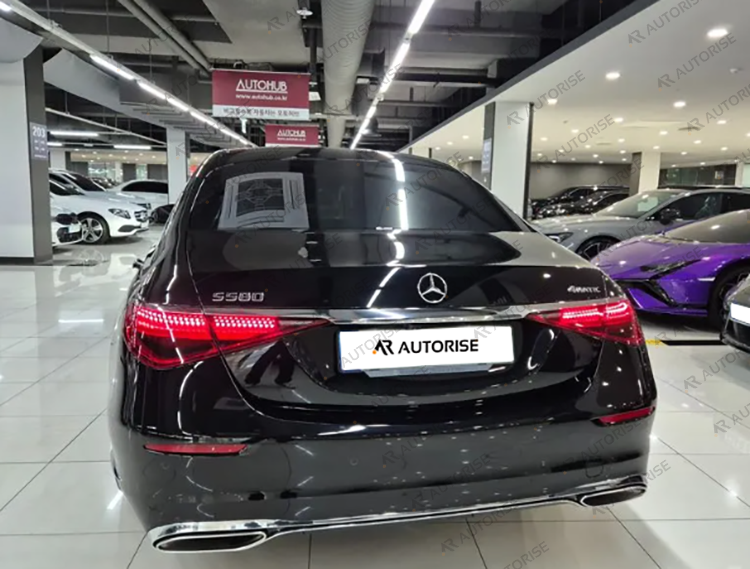 검은색 벤츠 S580 후면