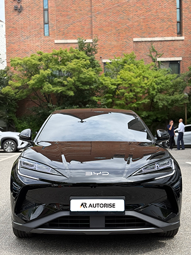 검은색 BYD 씨라이언7 전면