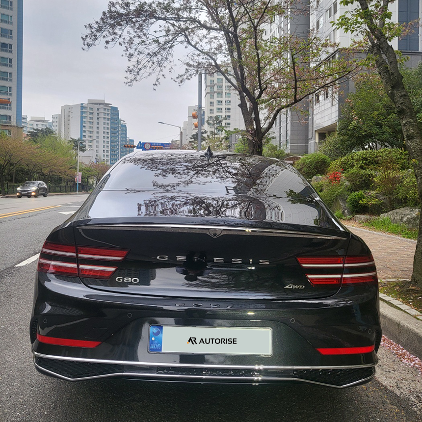 검은색 제네시스 G80 후면